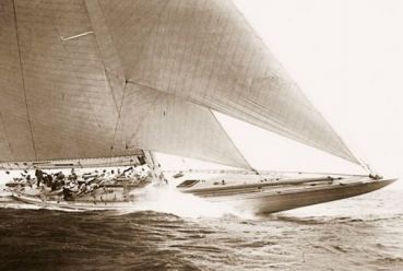 Preview: Le Rayol "Rainbow" J-class Yacht 2438 mm Preview: Le Rayol "Rainbow" J-class Yacht 2438 mm